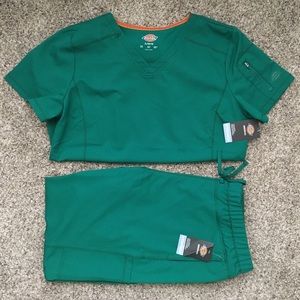 Dickies Dynamix Scrub Set Large (BRAND NEW!)